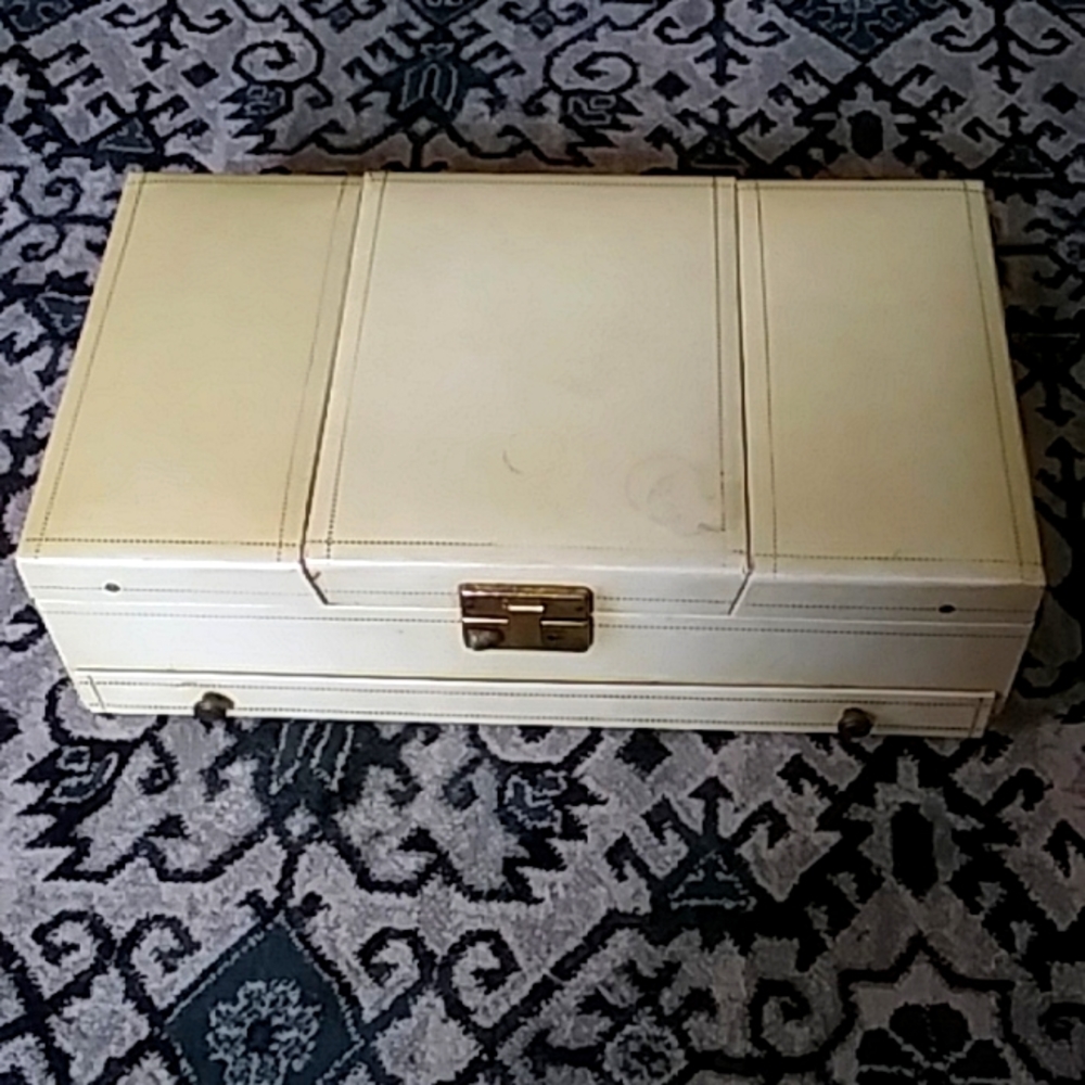 Vintage jewelry box